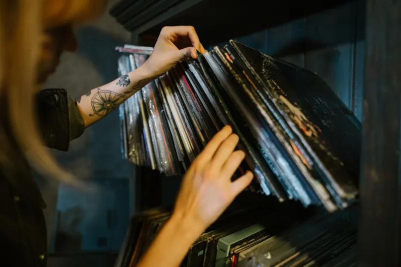 What You Saw Changed What You Heard: The Hidden Creative Power of Album Packaging